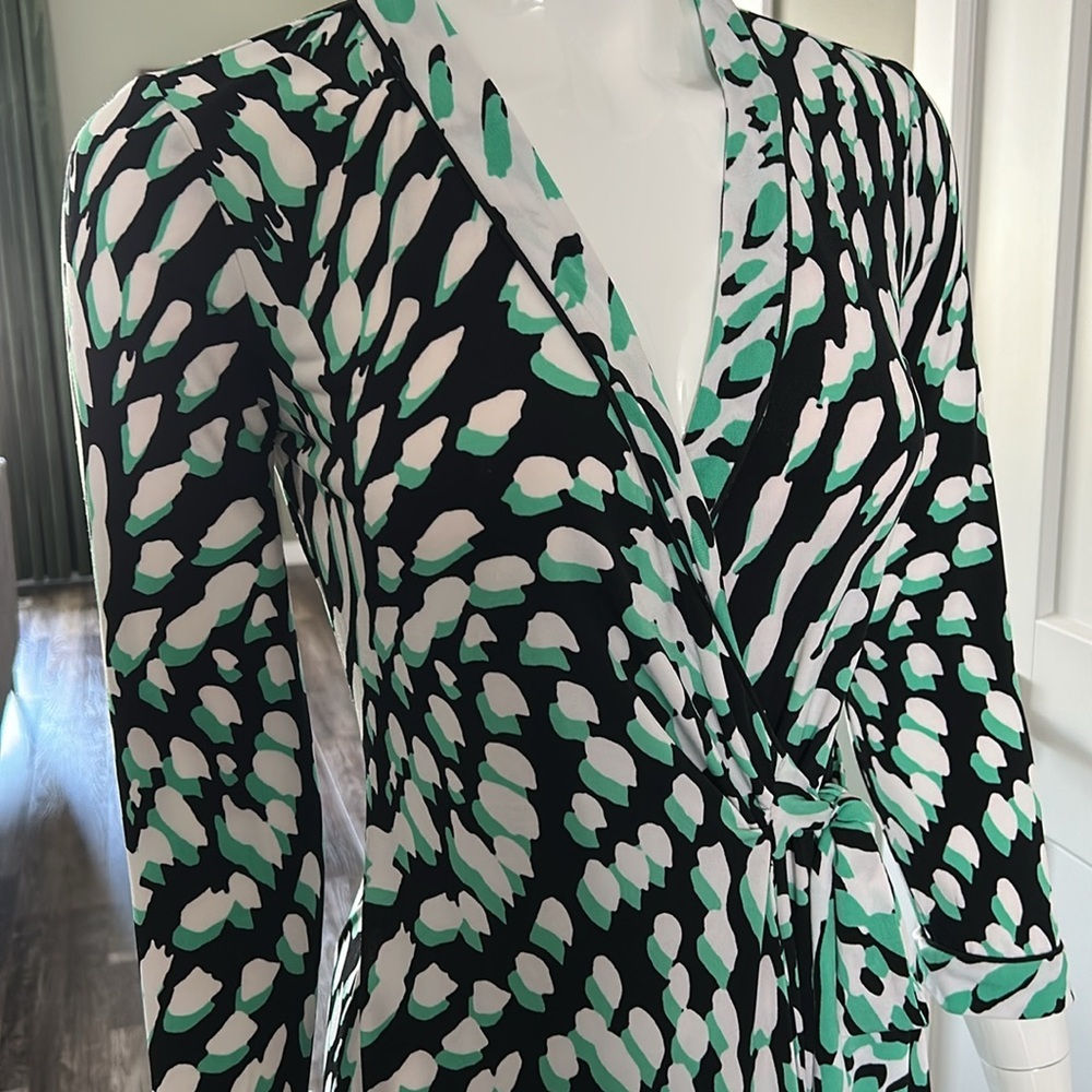 BCBGMAXAZRIA Adele Wrap dress - Picture 3 of 14